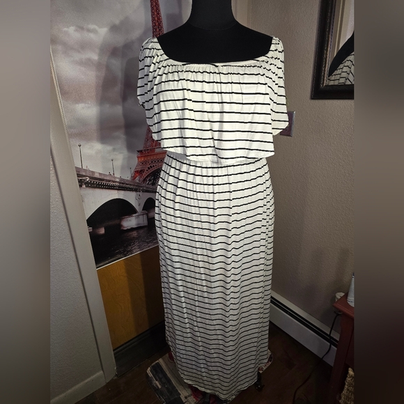 Sweet Lovely By Jen Dresses & Skirts - #0549 1X NEW SWEET LOVELY BY JEN Maxi Dress On or Off Shldr 26.5ptp 65Lng SOFT!#